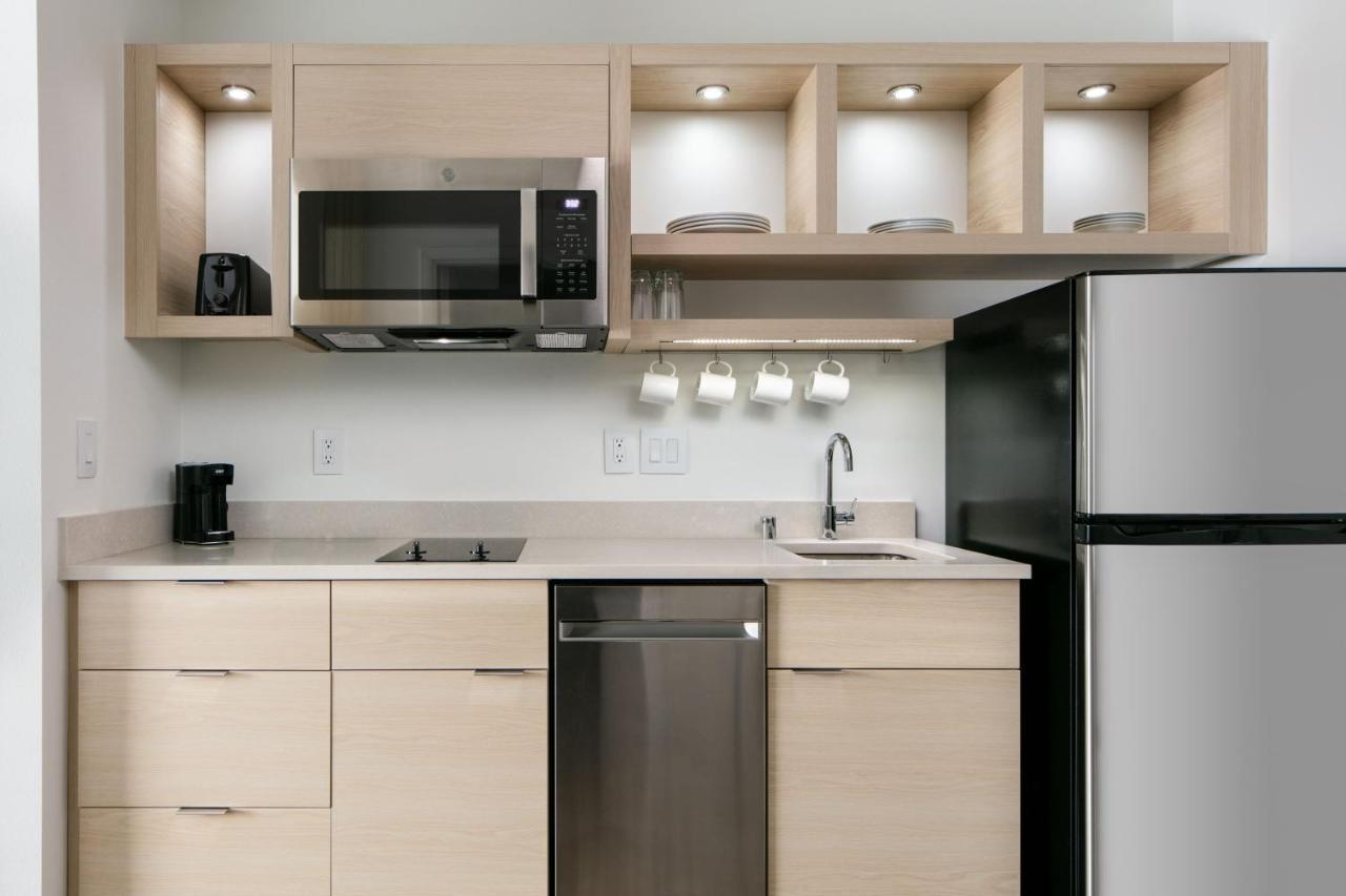 Towneplace Suites By Marriott Oconomowoc ภายนอก รูปภาพ