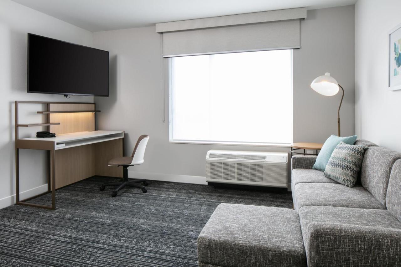 Towneplace Suites By Marriott Oconomowoc ภายนอก รูปภาพ
