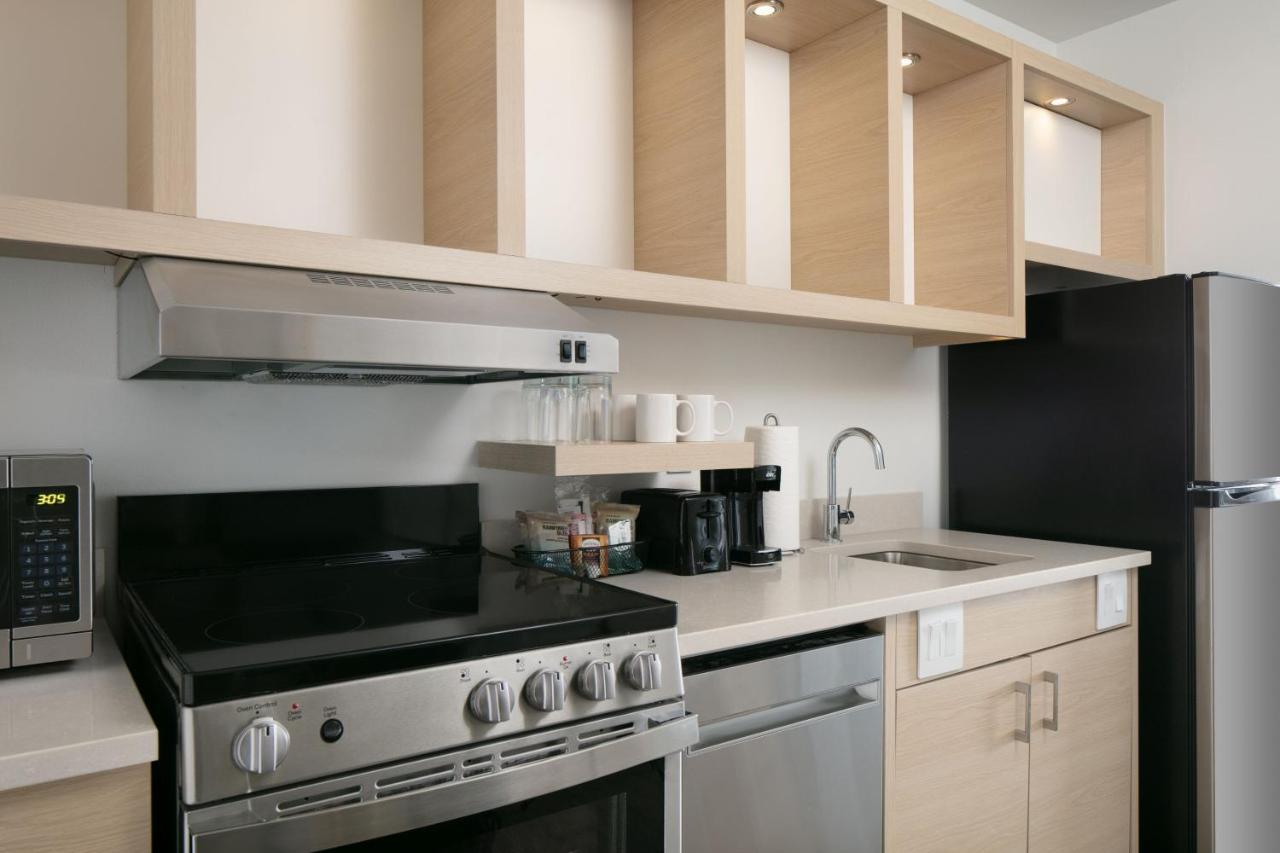 Towneplace Suites By Marriott Oconomowoc ภายนอก รูปภาพ