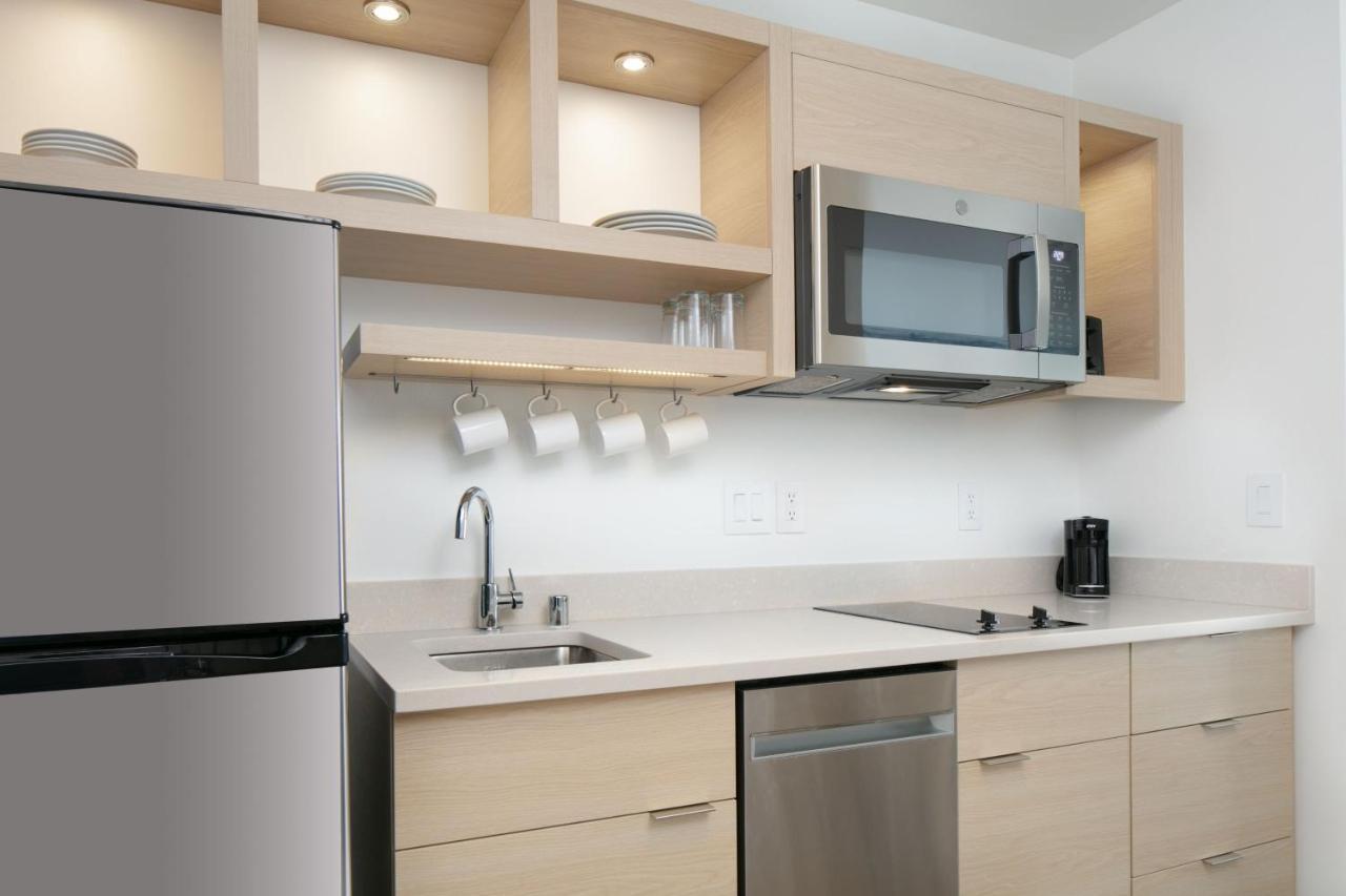 Towneplace Suites By Marriott Oconomowoc ภายนอก รูปภาพ