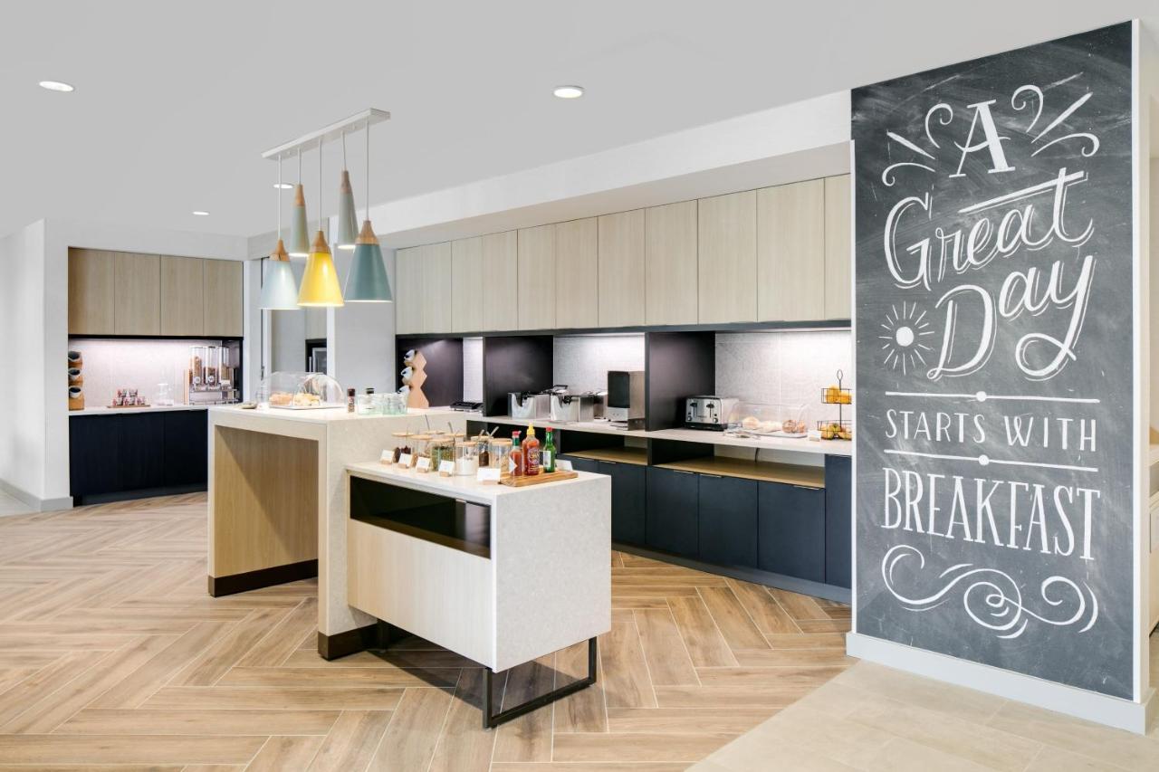 Towneplace Suites By Marriott Oconomowoc ภายนอก รูปภาพ