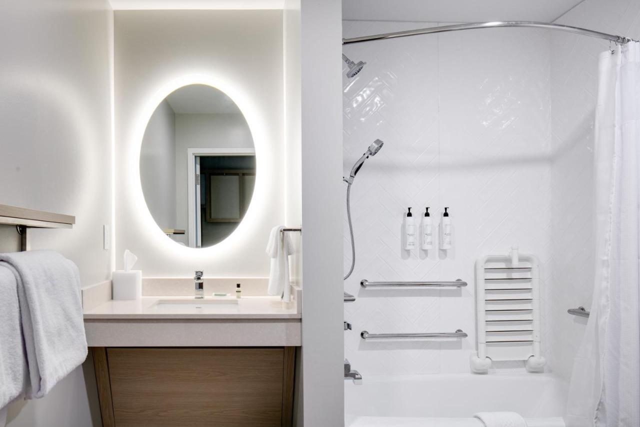 Towneplace Suites By Marriott Oconomowoc ภายนอก รูปภาพ