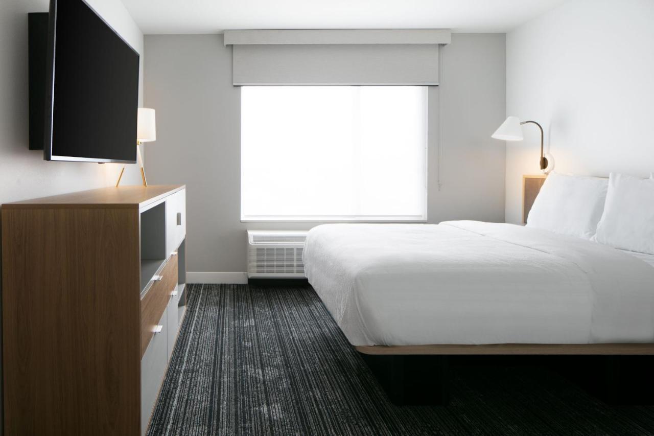 Towneplace Suites By Marriott Oconomowoc ภายนอก รูปภาพ